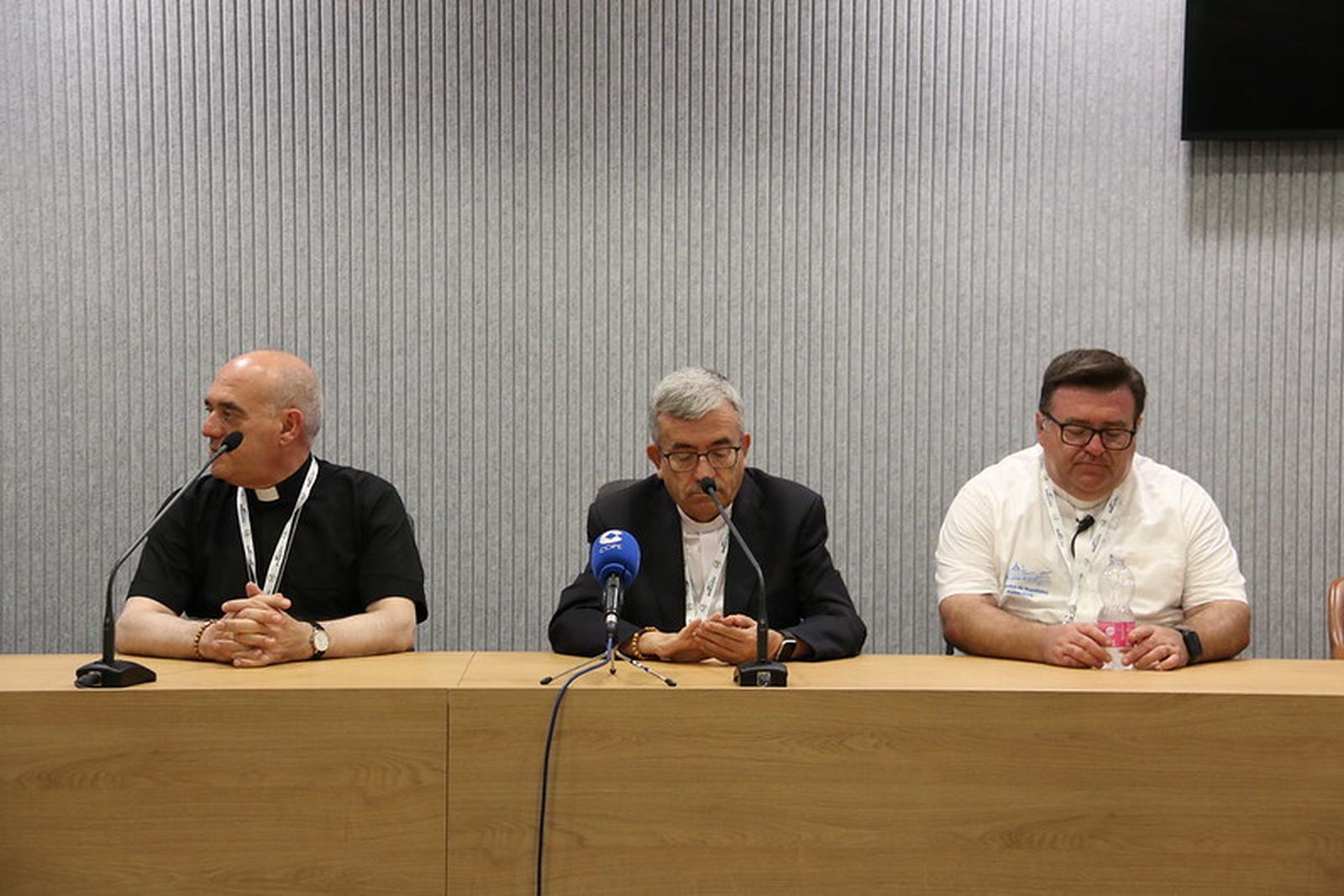 Luis Argüello, con Arturo Ros (izda) y Raúl Tinajero