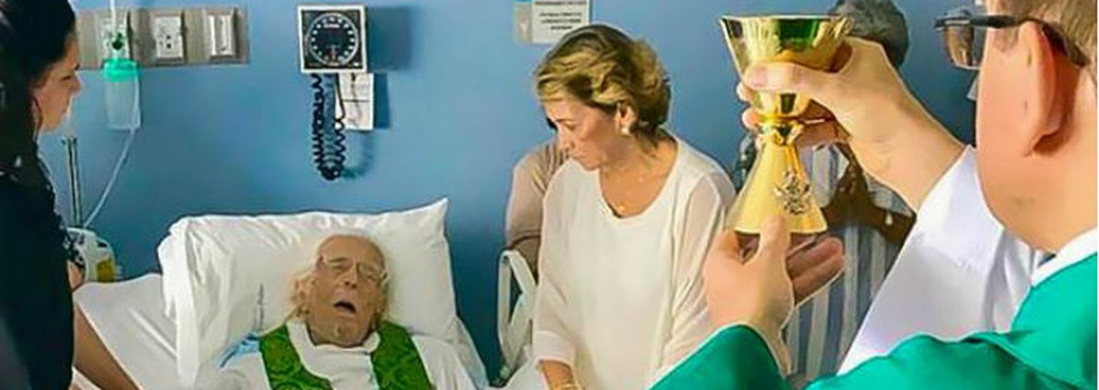 Ernesto Cardenal vuelve a celebrar misa como sacerdote