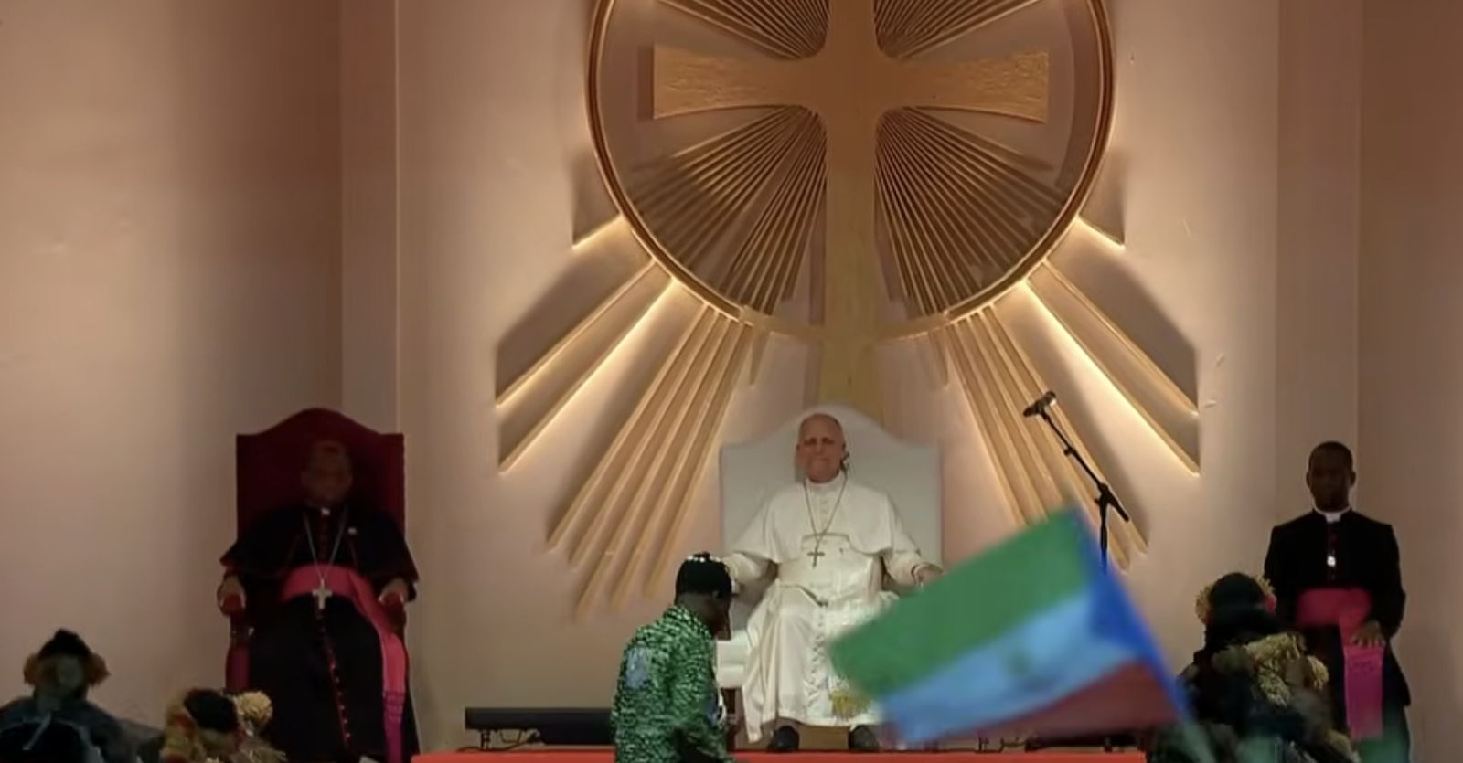 El Papa, con los jóvenes en Bata