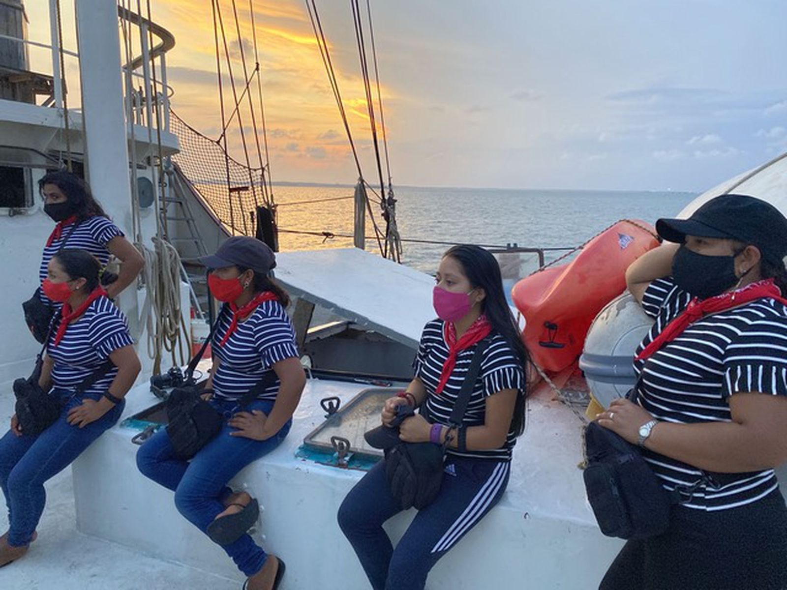 La delegación, durante su travesía atlántica.