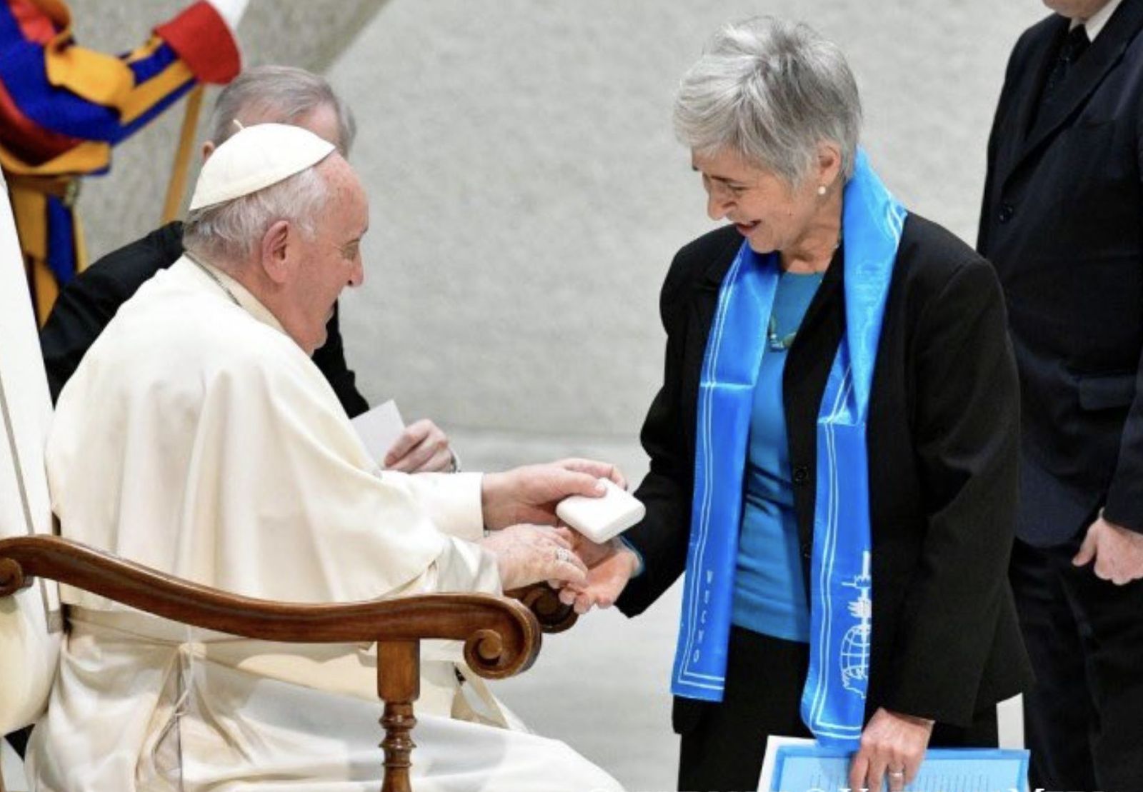 La fraternidad humana se conjuga en femenino