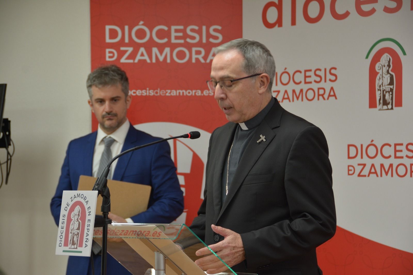 El obispo y el letrado de la diócesis presentan el programa
