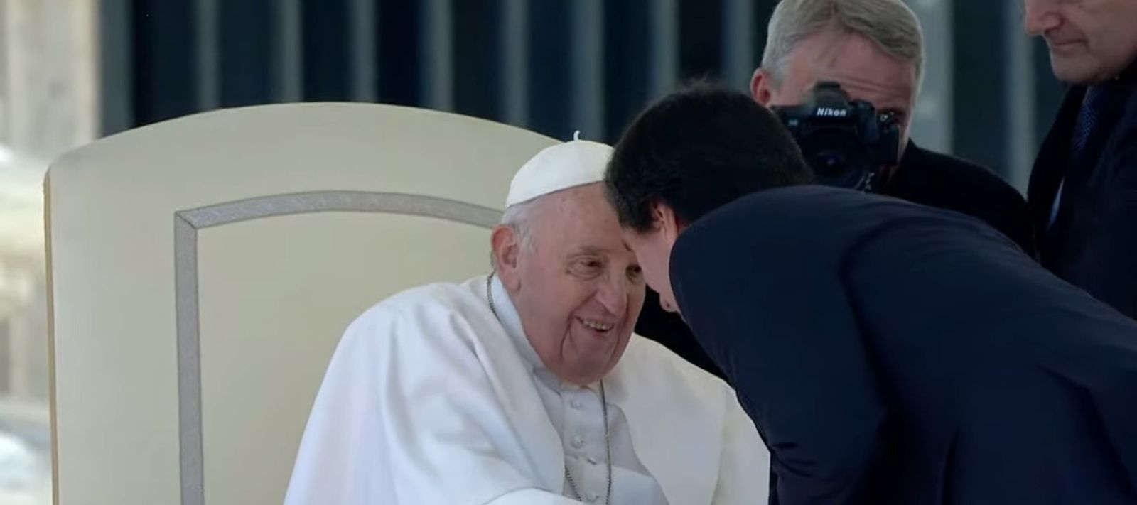 El Papa saluda al presidente de CyL