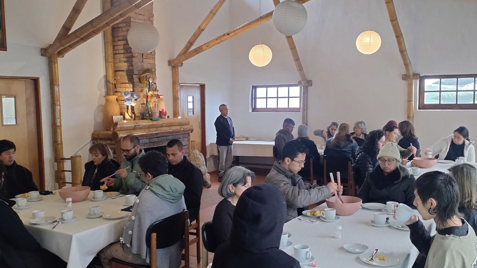 Monjes Urbanos Compartiendo alimento