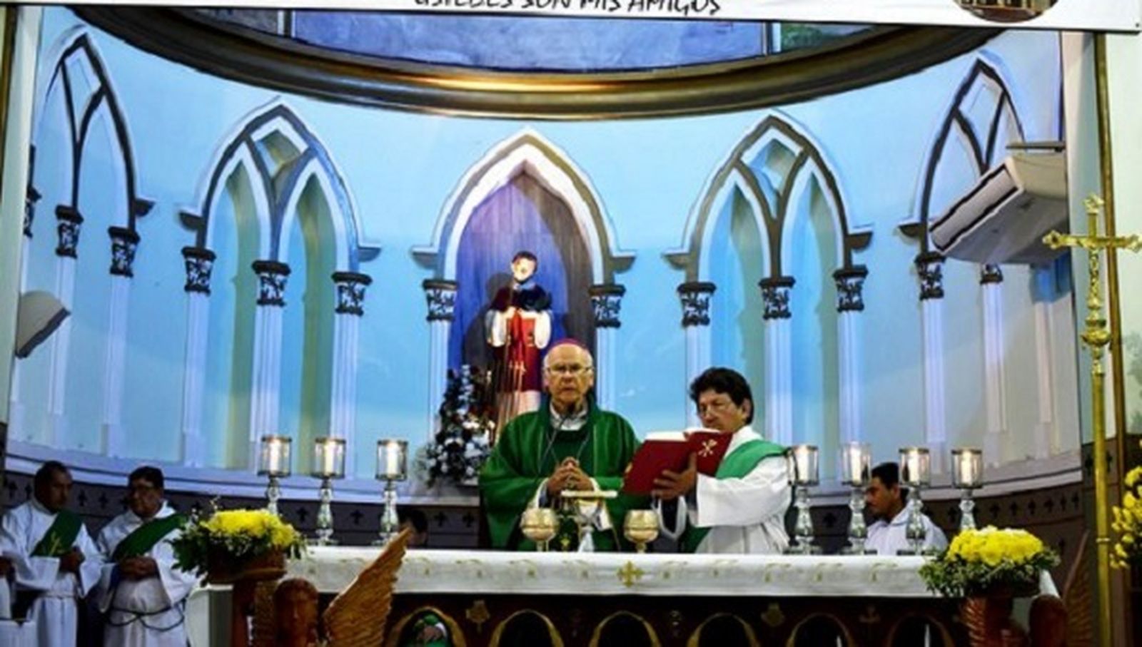 La diócesis de San Lorenzo recula y permitirá acudir a misa a los fieles no vacunados