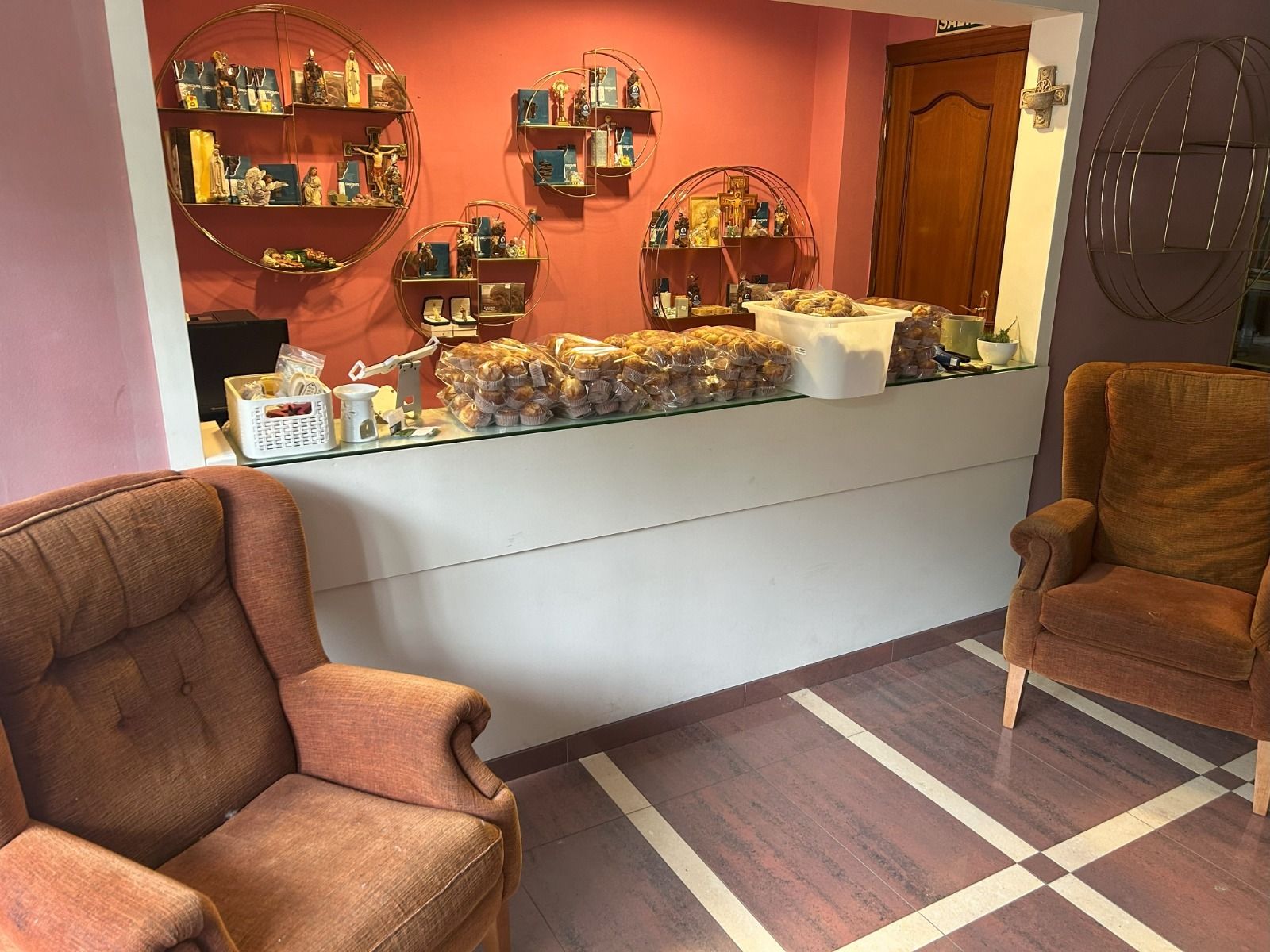 Venta de productos en el restaurante de las exclarisas de Belorado