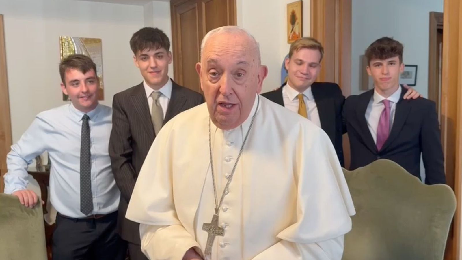 El Papa y los jóvenes aspirantes a cura