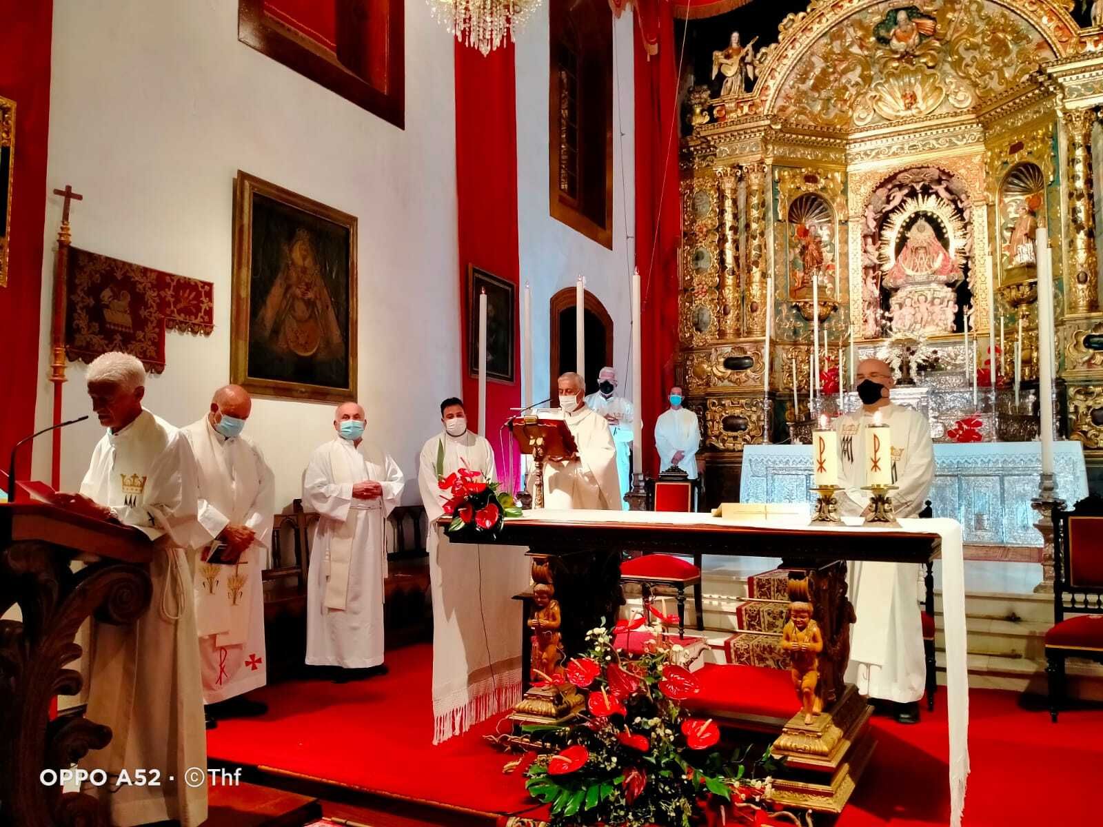Bernardo Álvarez ruega a la patrona palmera "que el volcán cause el menor daño posible"