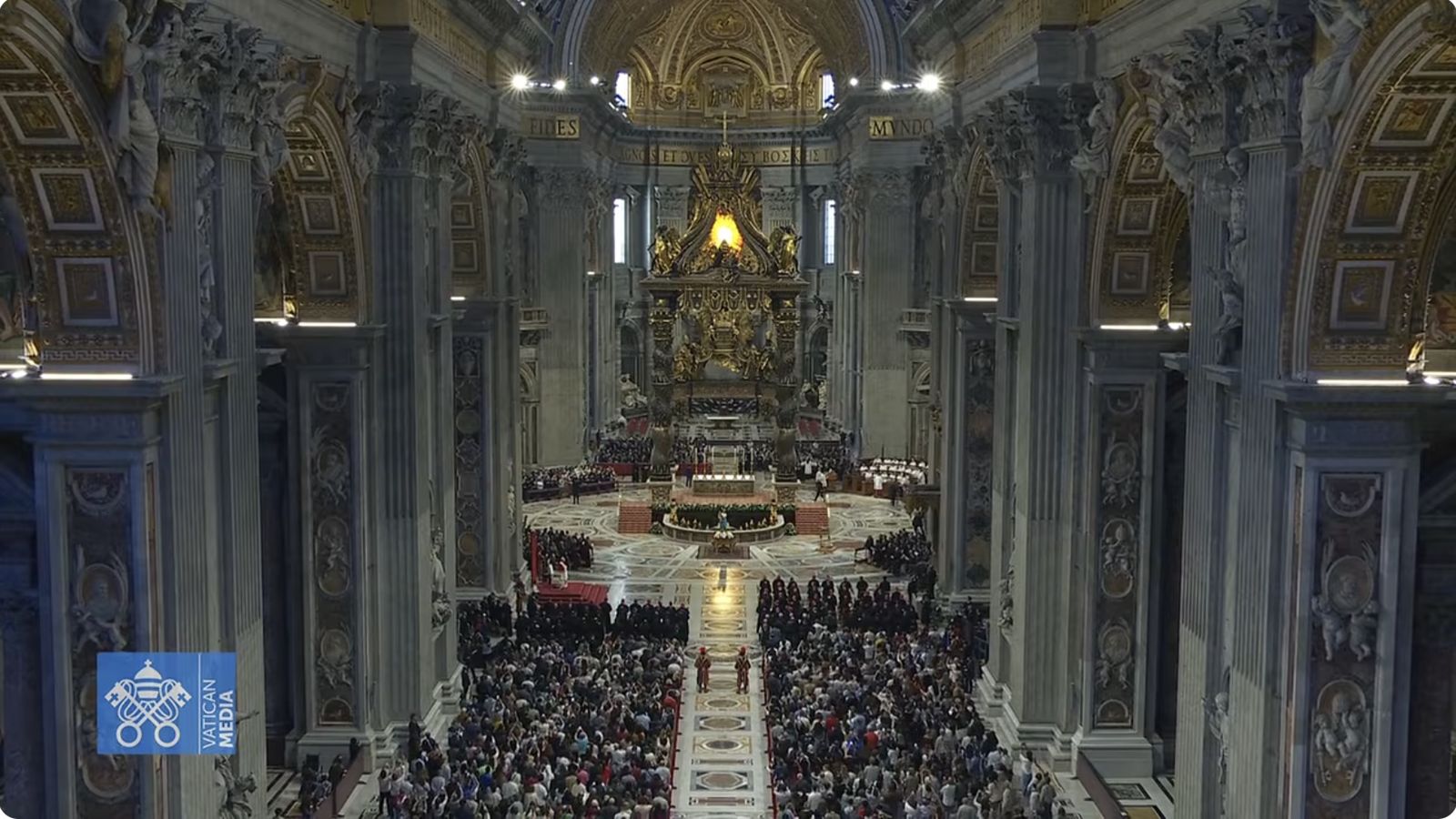 La basílica de San Pedro, en la vigilia de oración