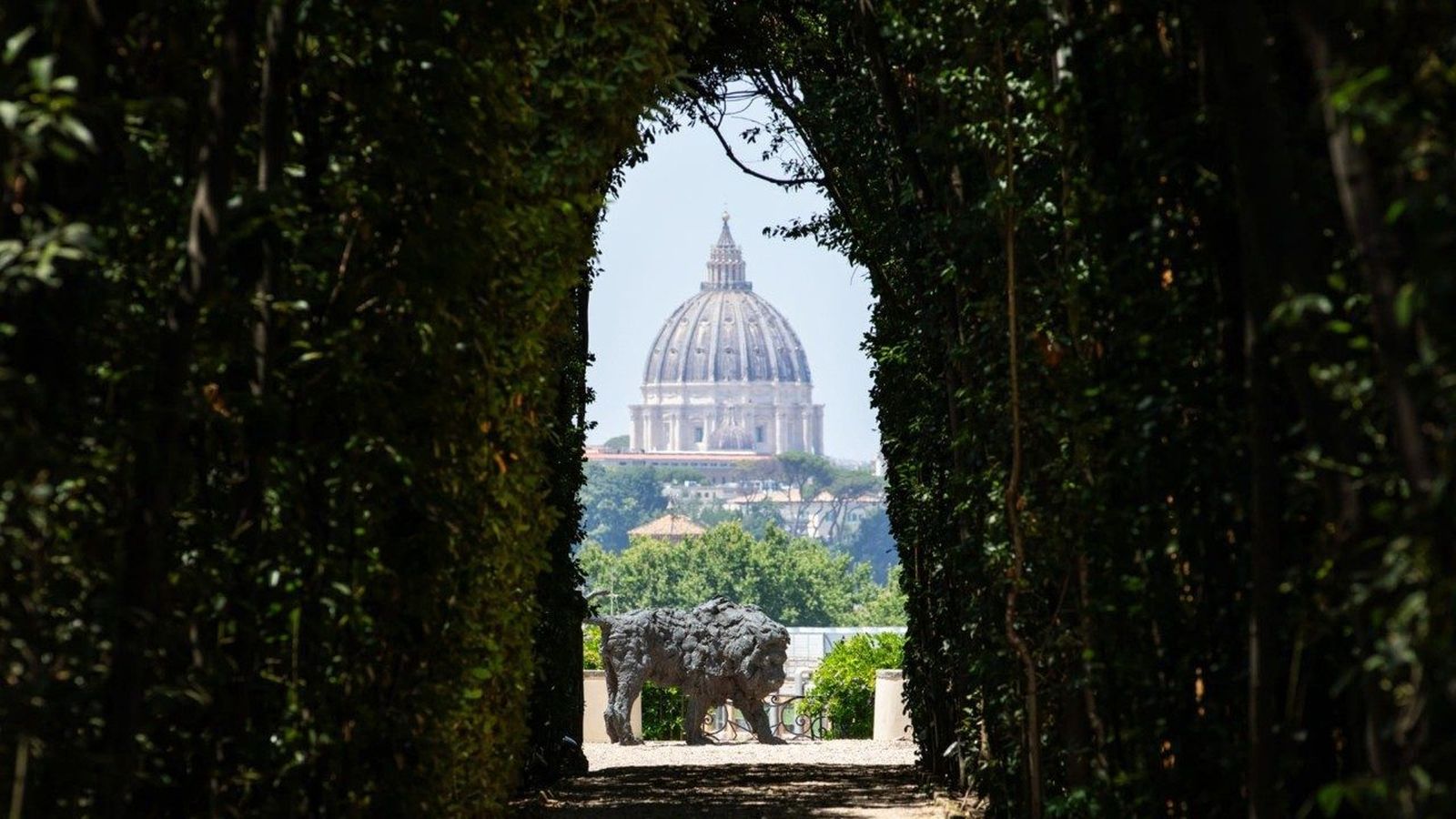El león de Davide Rivalta, a través del «ojo de la cerradura»