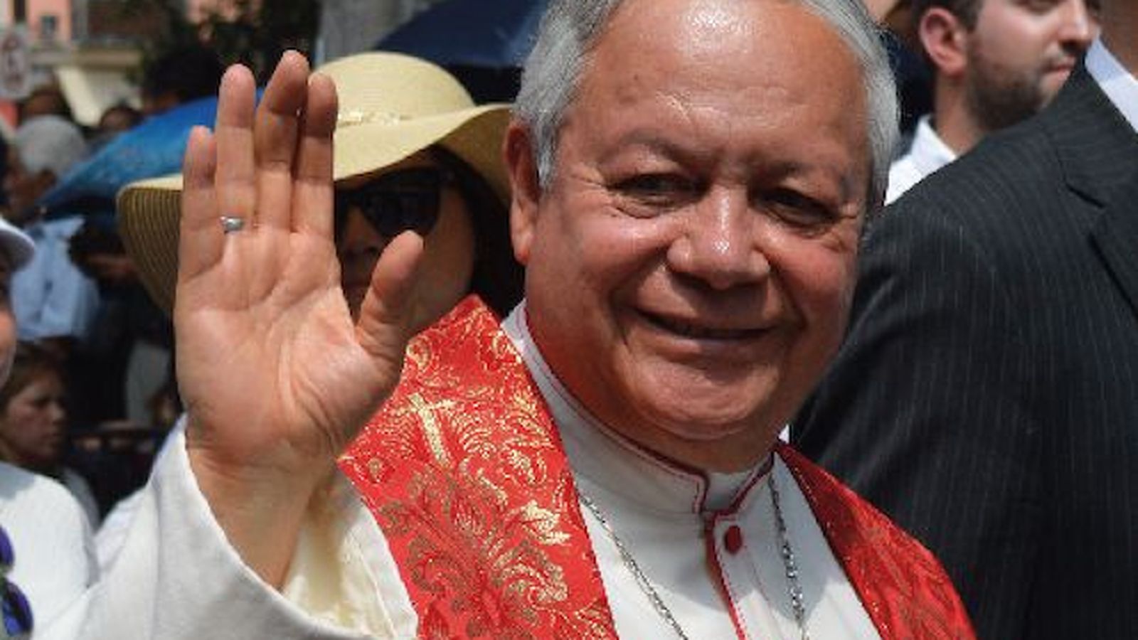 Víctor Valentín Sánchez Espinosa , arzobispo saliente se Puebla