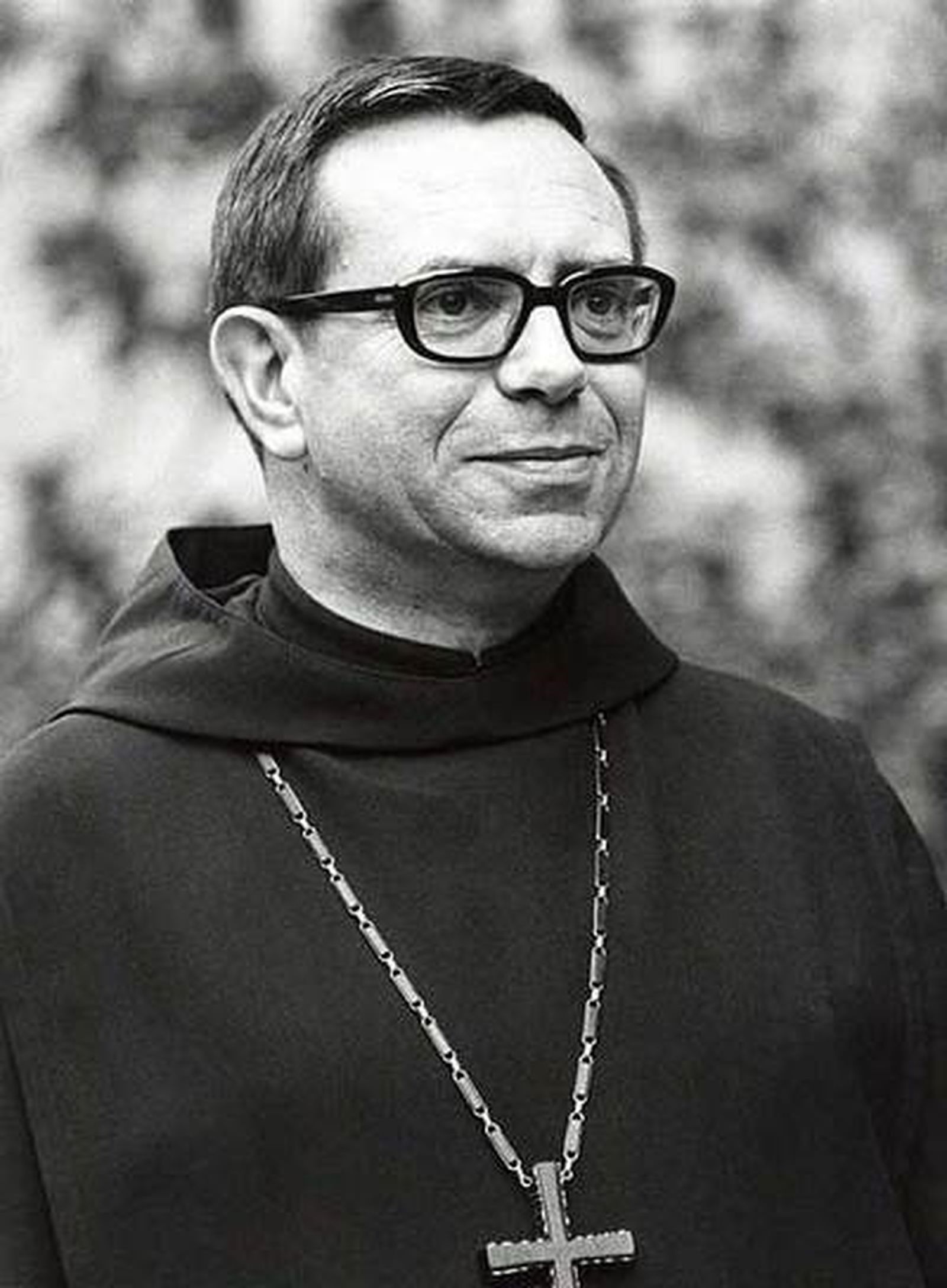 El abad Cassià Just con el pectoral que ahora lleva el abad Manel (1)