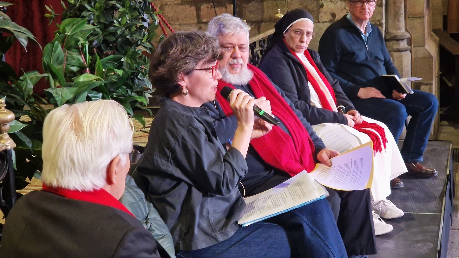 Mesa redonda contra la aporofobia en Santa Anna