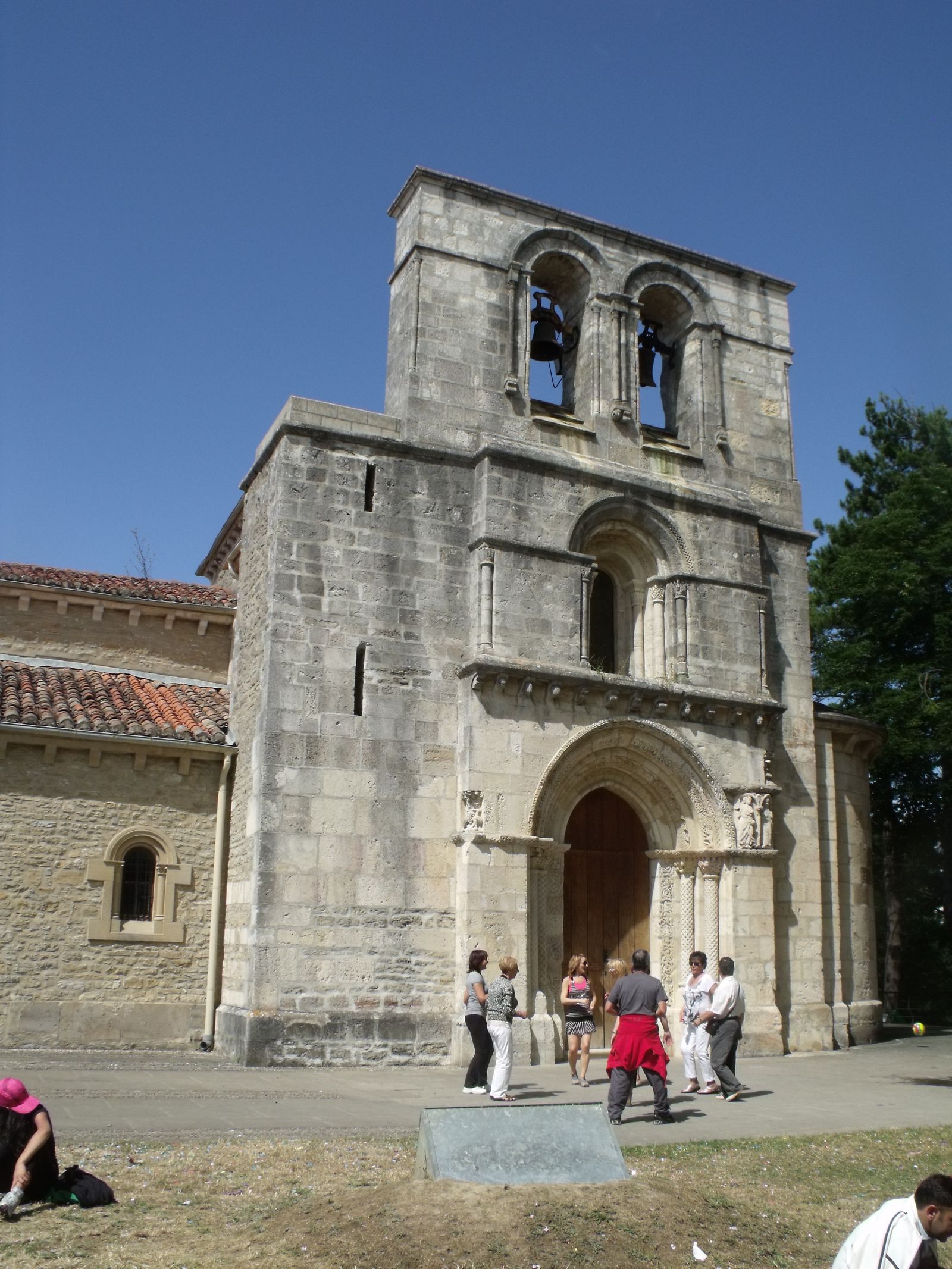 El Santuario de la Patrona de Álava acogerá de momento  solo celebraciones privadas.
