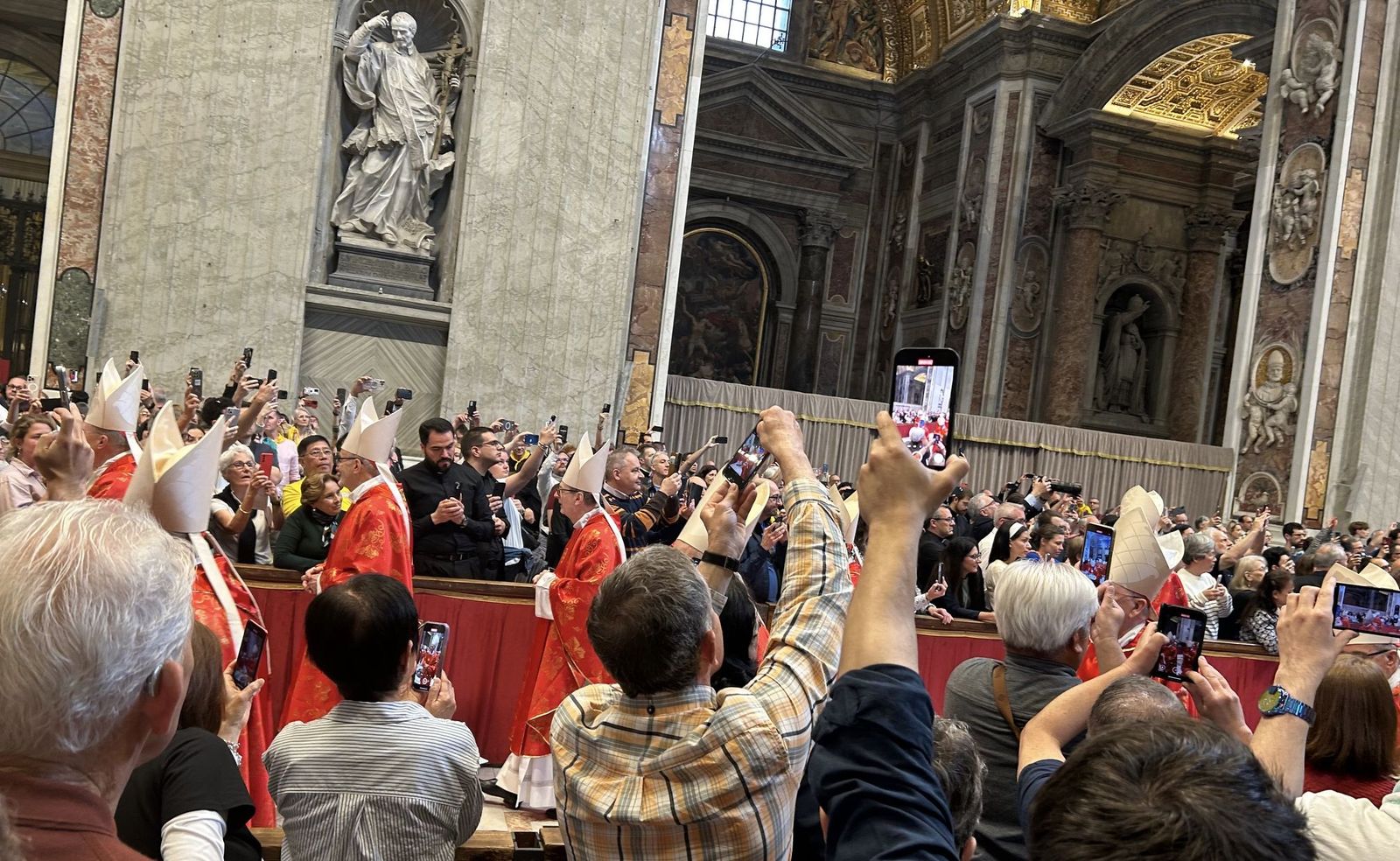 Procesión de entrada de cardenales