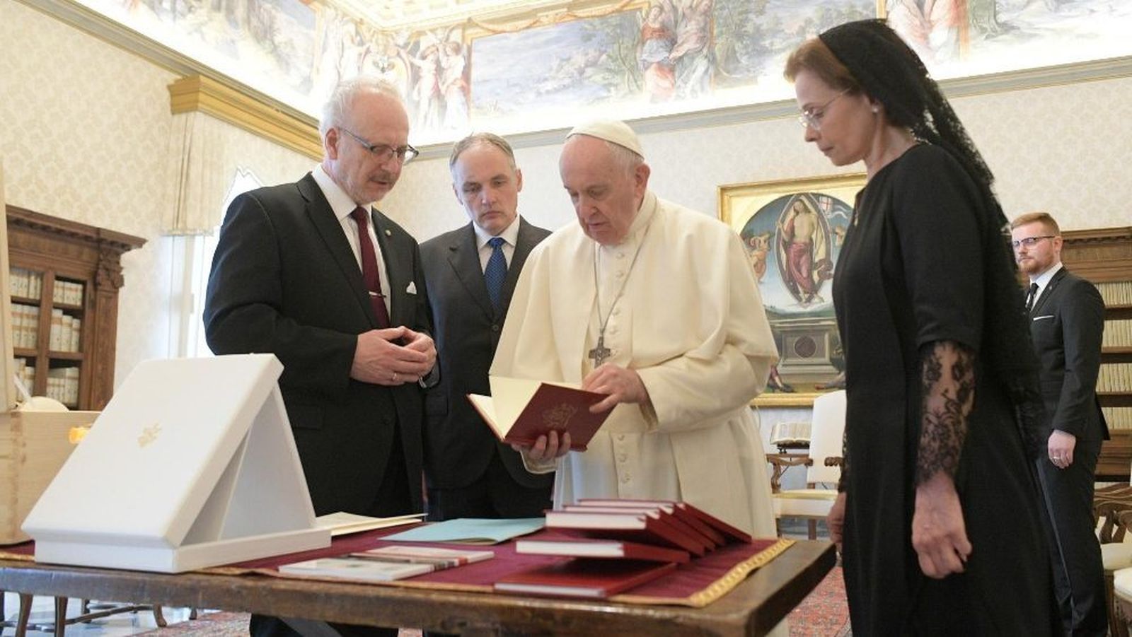 Francisco recibe a Egils Levits, presidente de Letonia