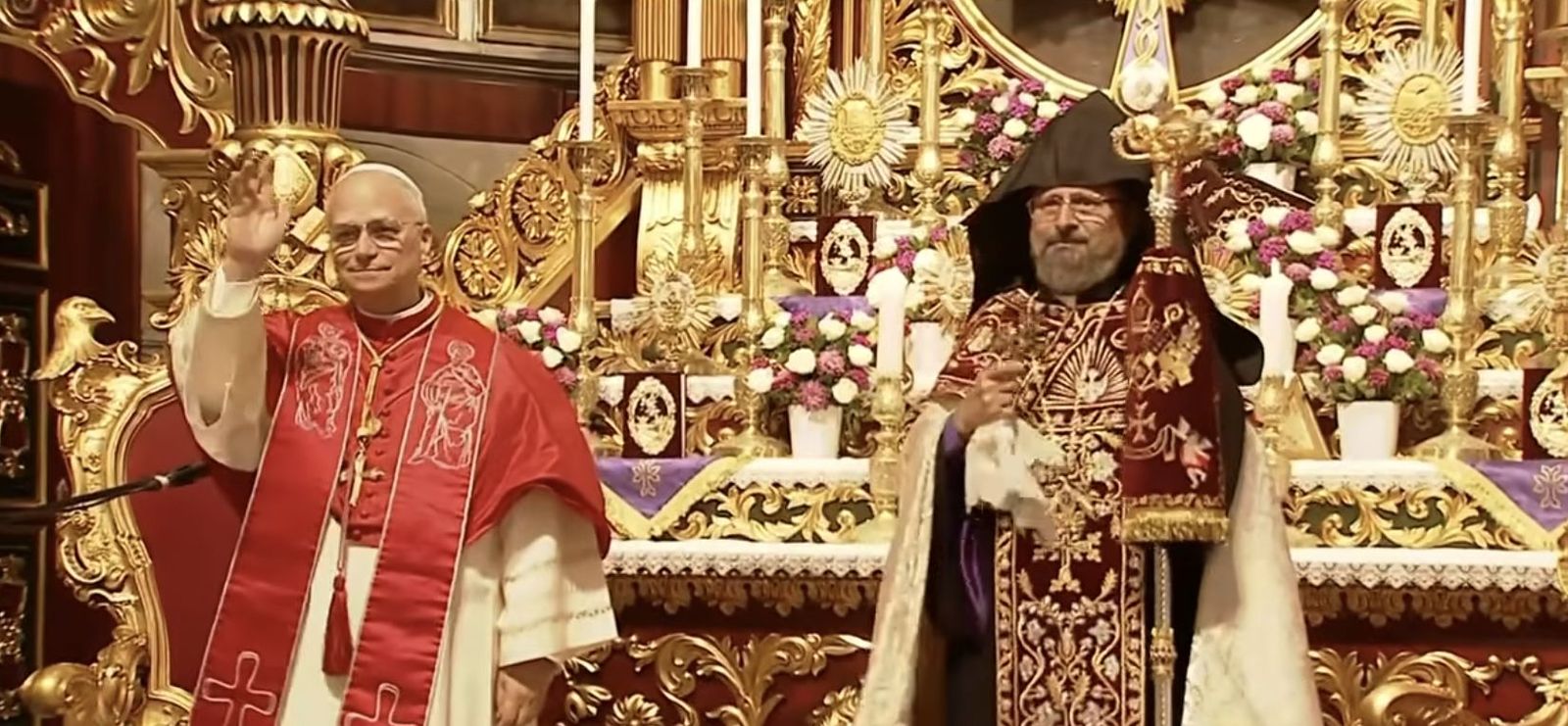 El Papa y el patriarca bendicen, juntos, al pueblo