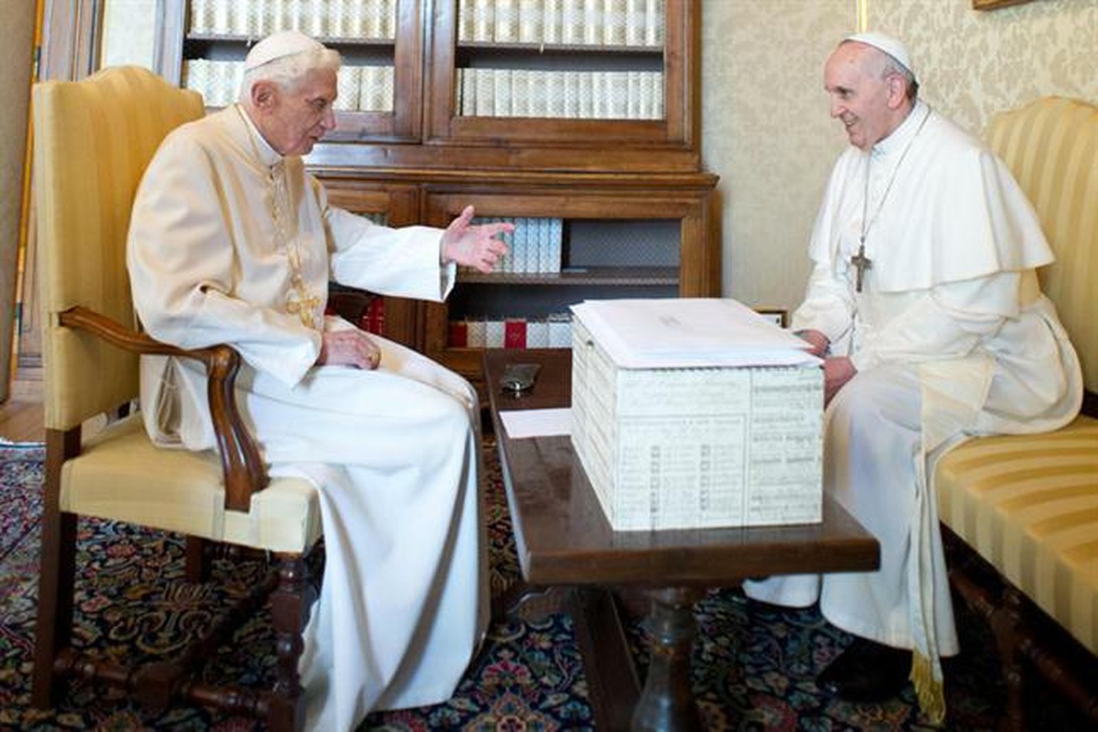 La falsa oposición entre Benedicto y Francisco