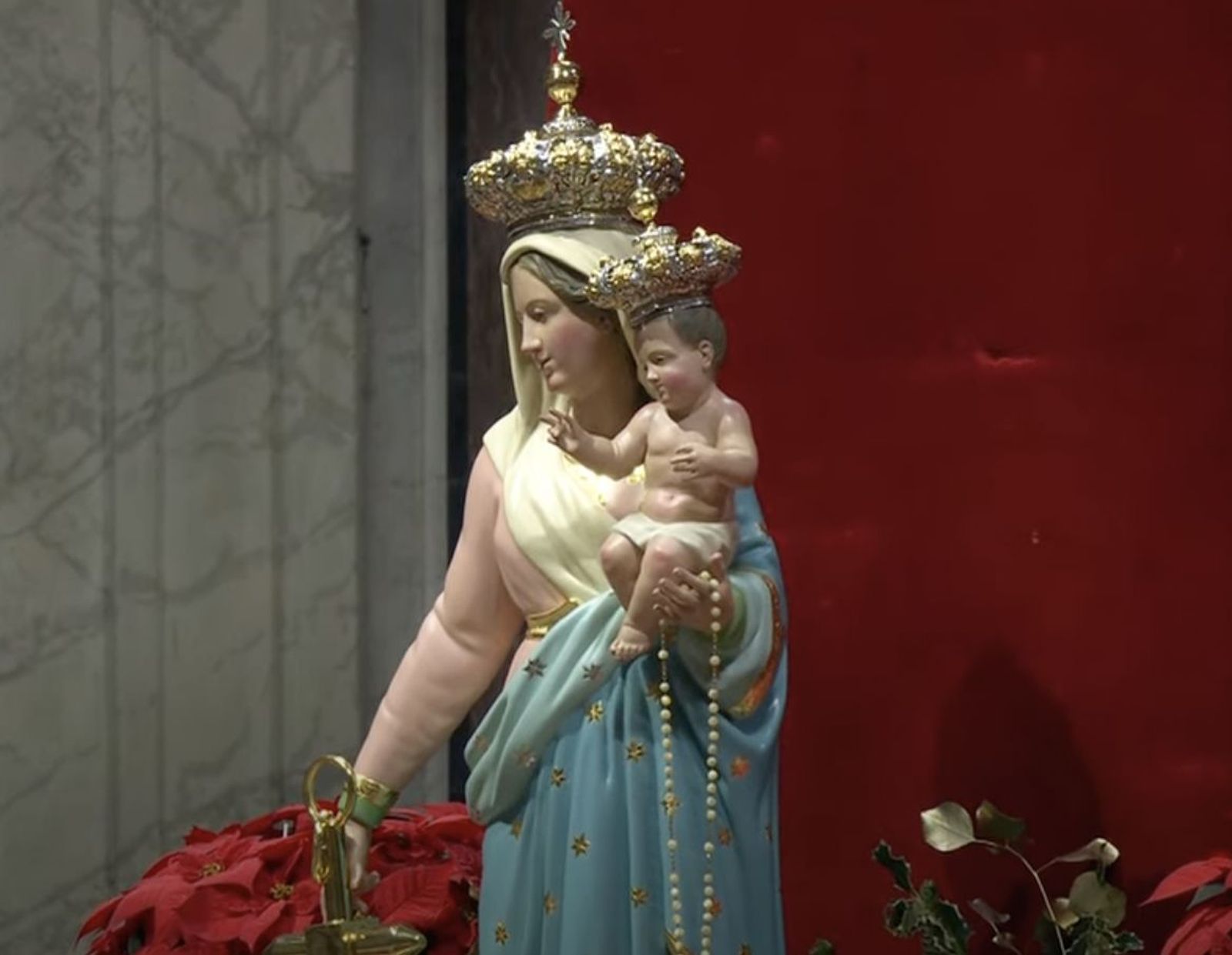 La Madre de Dios, con el Niño en brazos, en la basílica de San Pedro