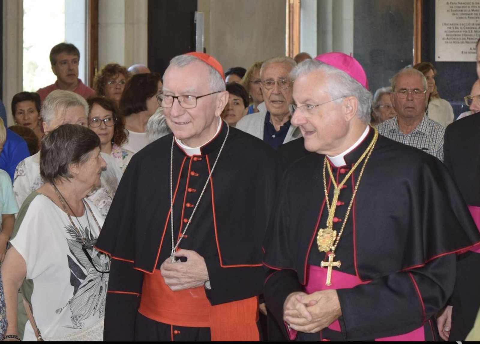 El cardenal Parolin con el arzobispo Vives
