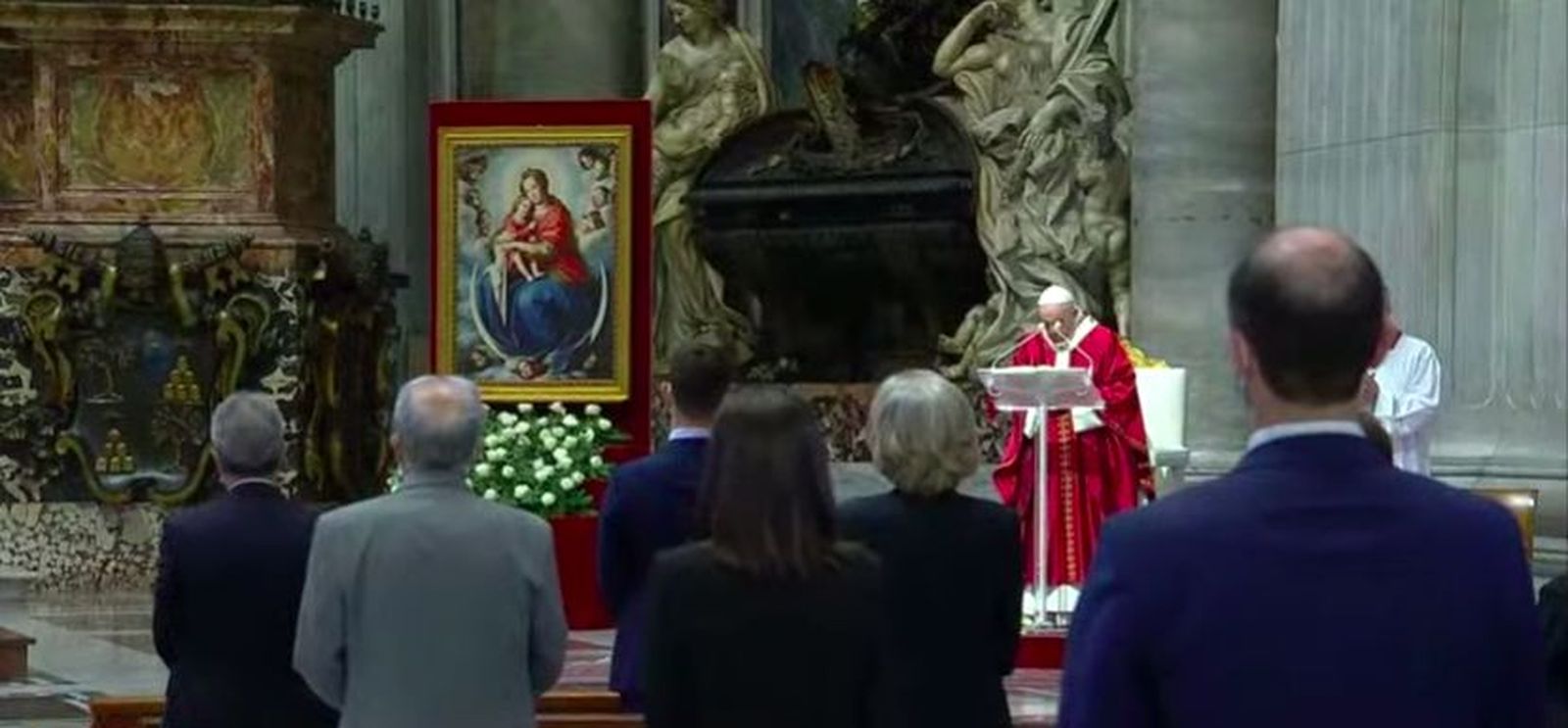 Francisco, con los fieles en Pentecostés