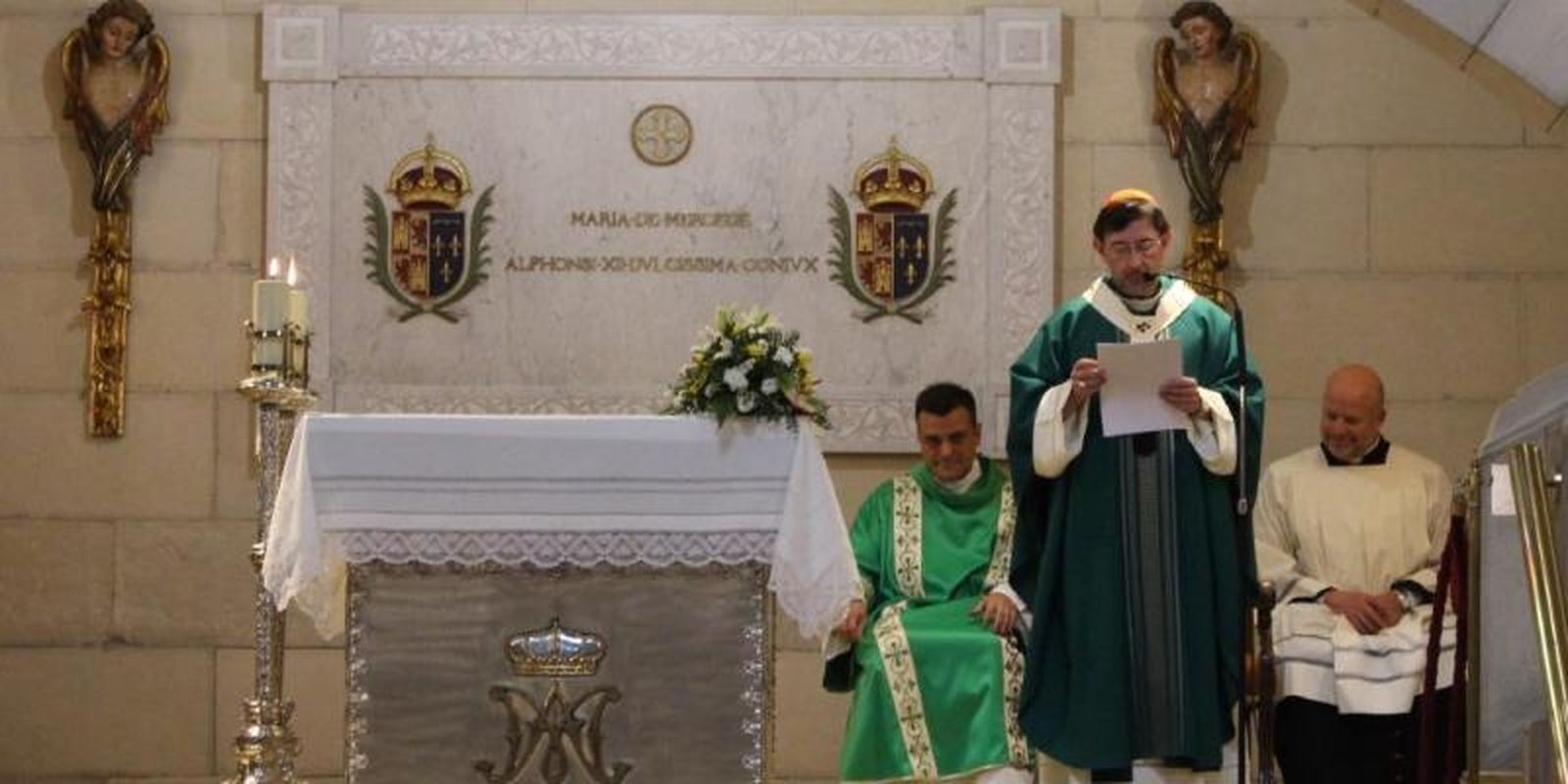 Cobo durante la lectura de su homilía