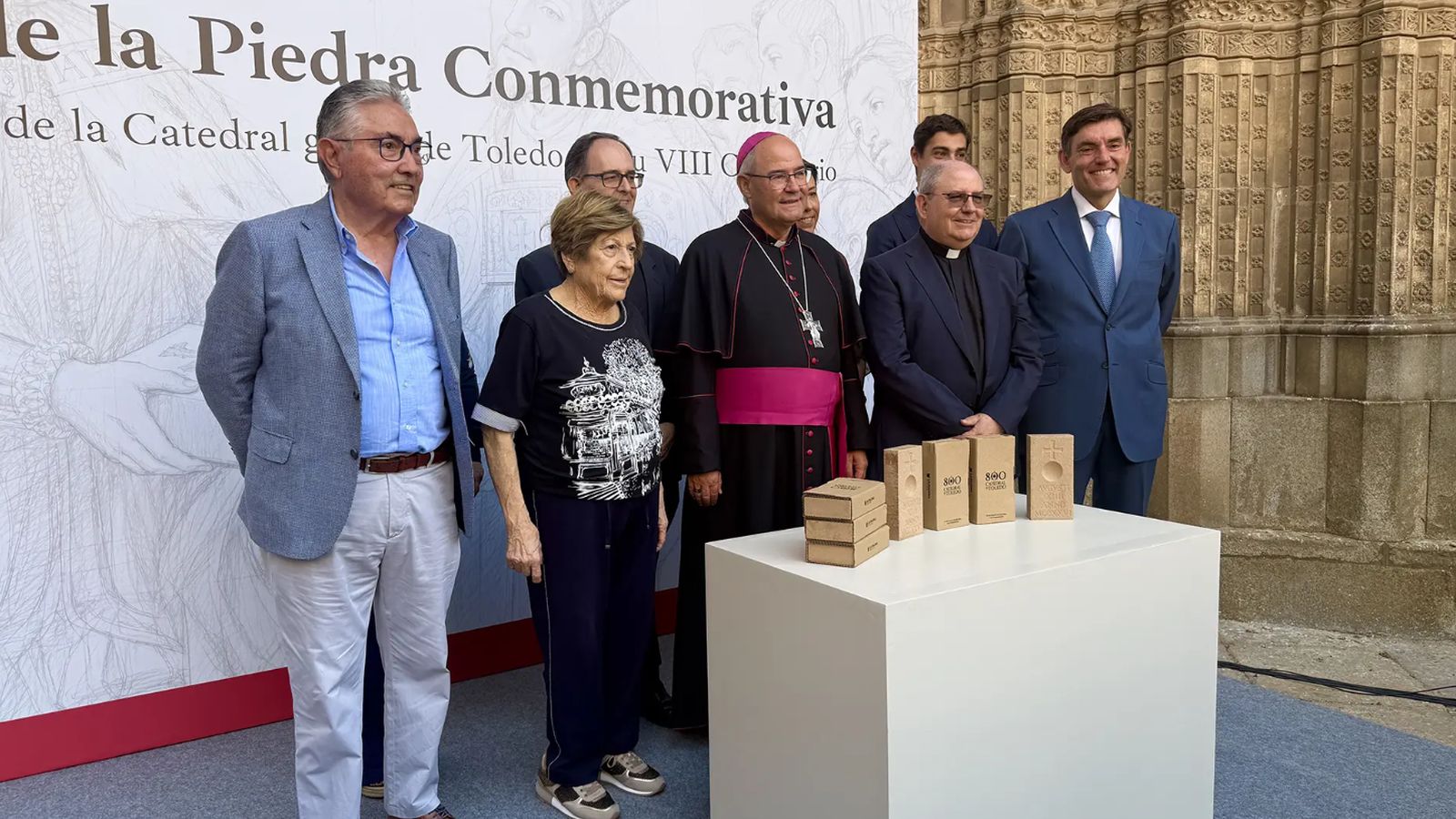 Presentación de la piedra conmemorativa