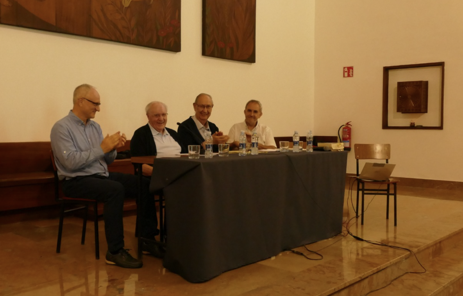 Mesa presidencial del homenaje