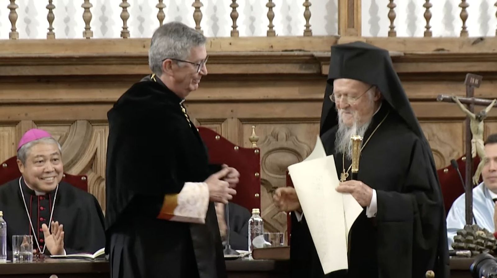 El patriarca Bartolomé recibió el Doctorado Honoris Causa por la UPSA