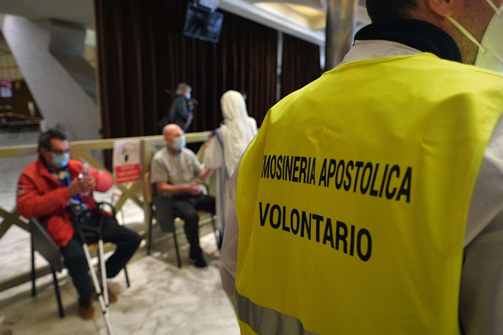 Más de un centenar de pobres, vacunados en el Vaticano