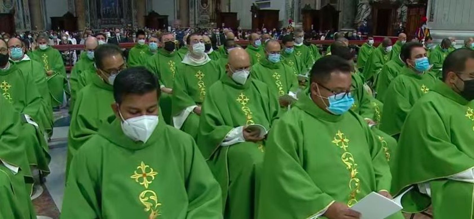 Sacerdotes en San Pedro