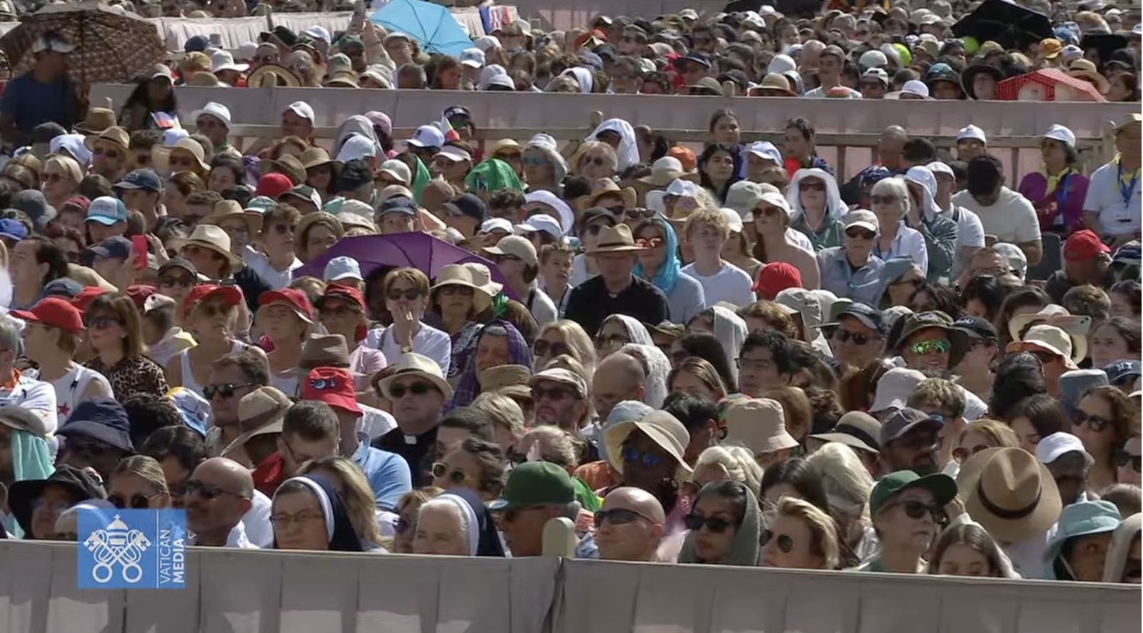 Fieles en la plaza de san Pedro para la audiencia general