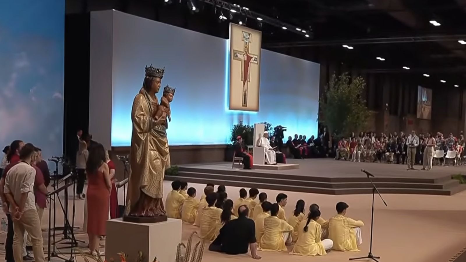 El Papa con los voluntarios