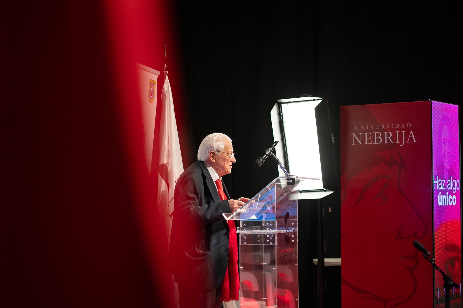 El padre Ángel, contra la soledad no deseada