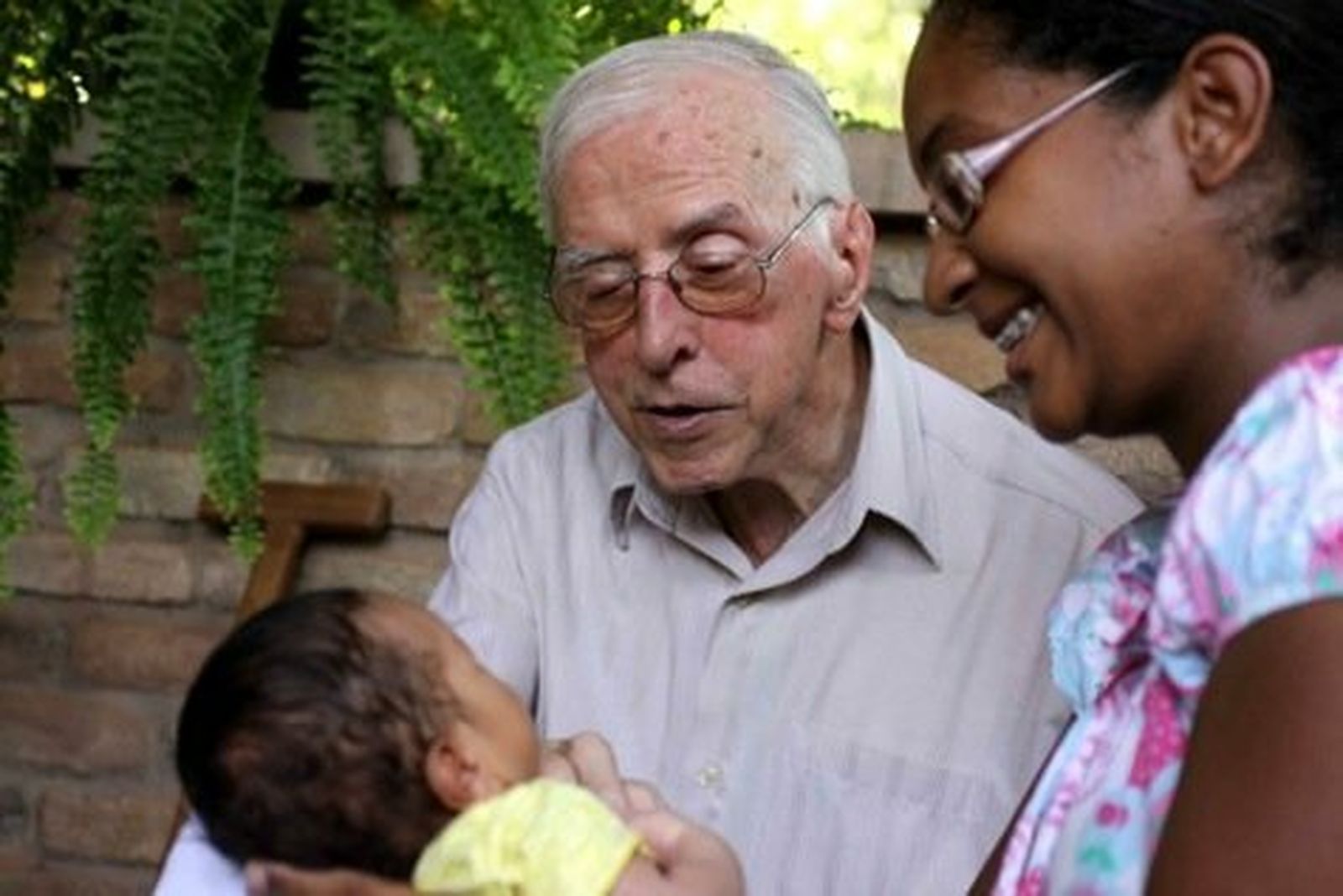 Casaldáliga con un bebé