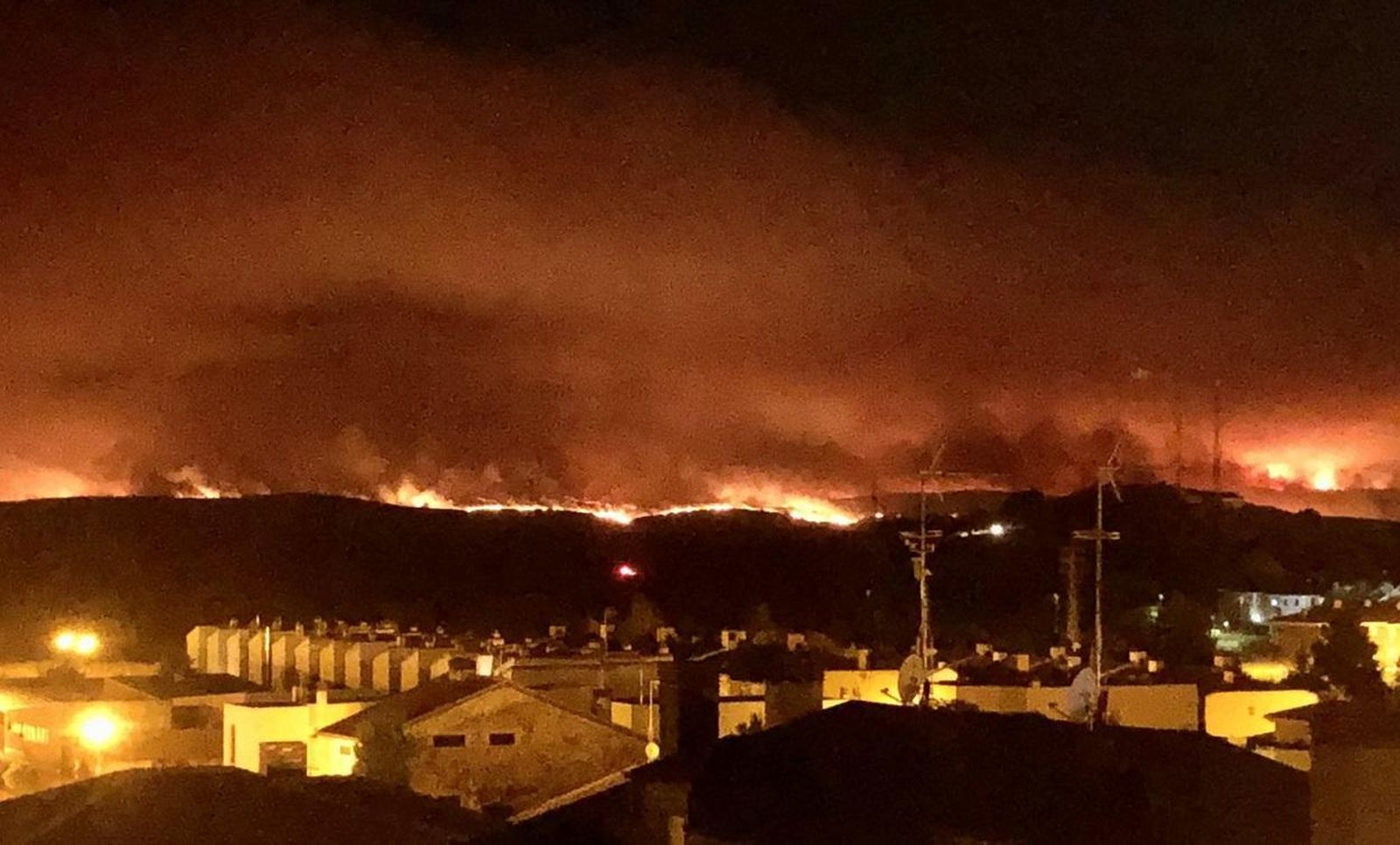 La diócesis de Ávila abre sus centros para colaborar en la extinción del incendio de Gredos