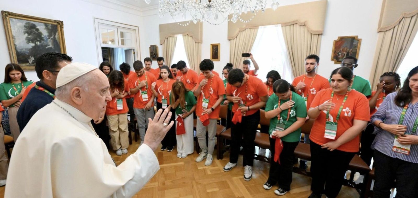 El papa se reunió en Lisboa con jóvenes de Turquía