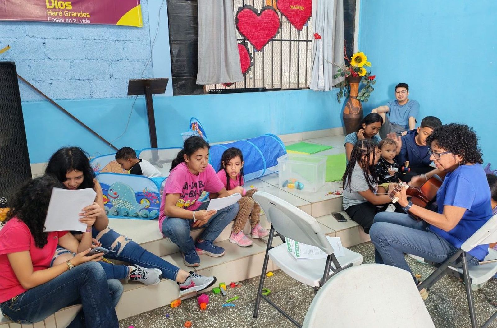 Niños y educadores del proyecto Opera di Nàzaret en Tegucigalpa