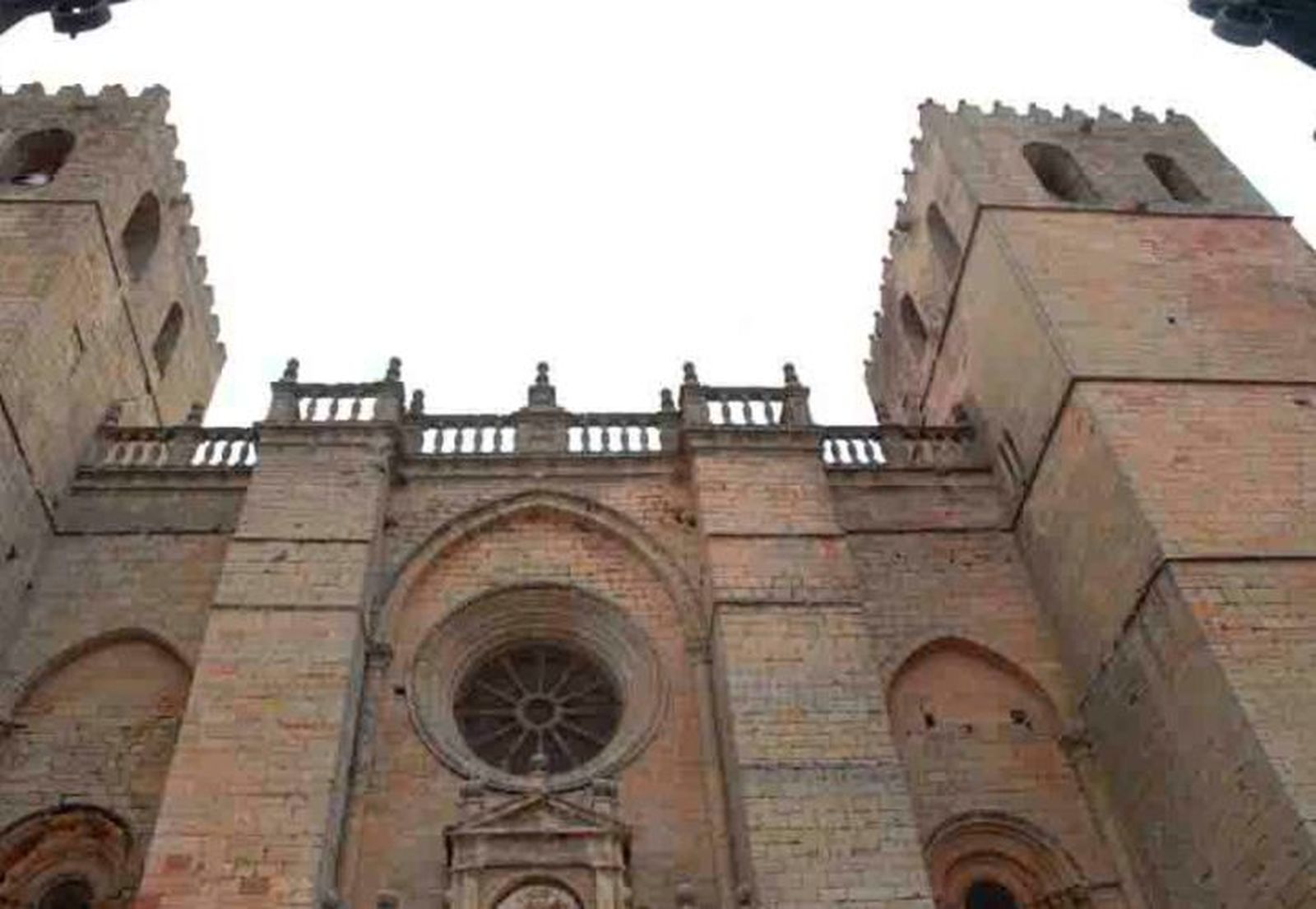 Exterior de la catedral de Sigüenza