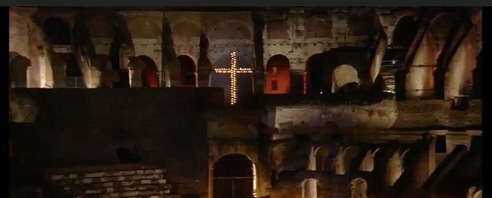 La cruz desde el Coliseo