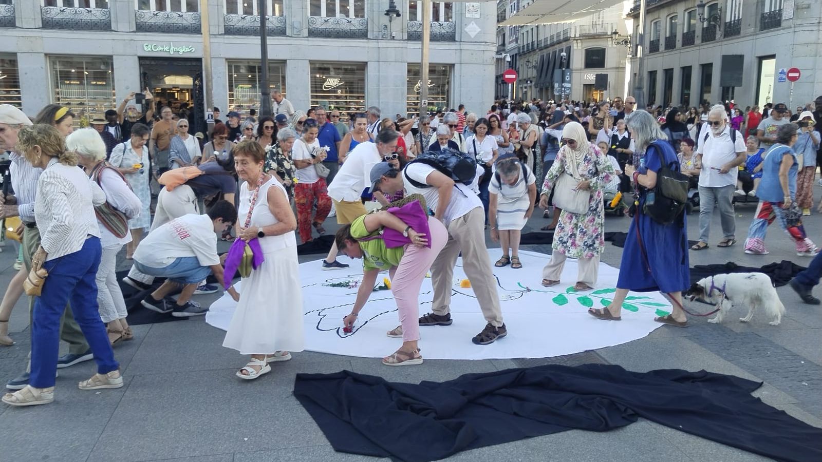 Acto por la paz en la Puerta del Sol