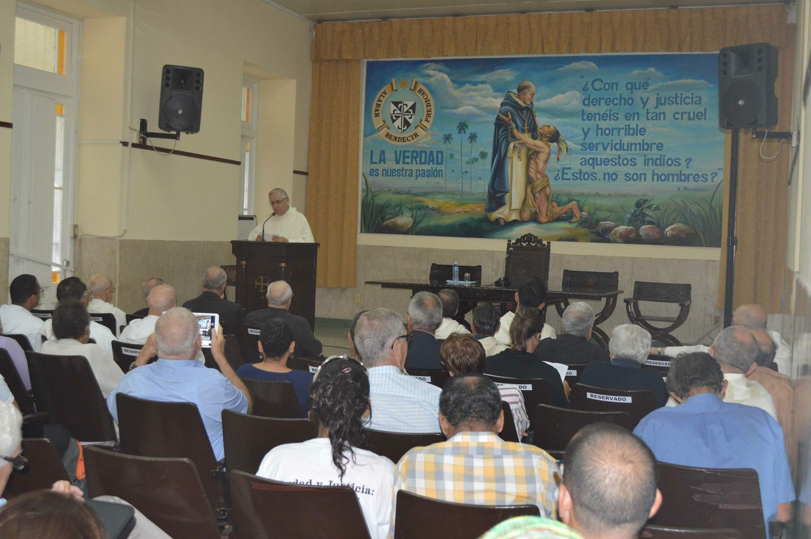 Fray Manuel Uña imparte una conferencia
