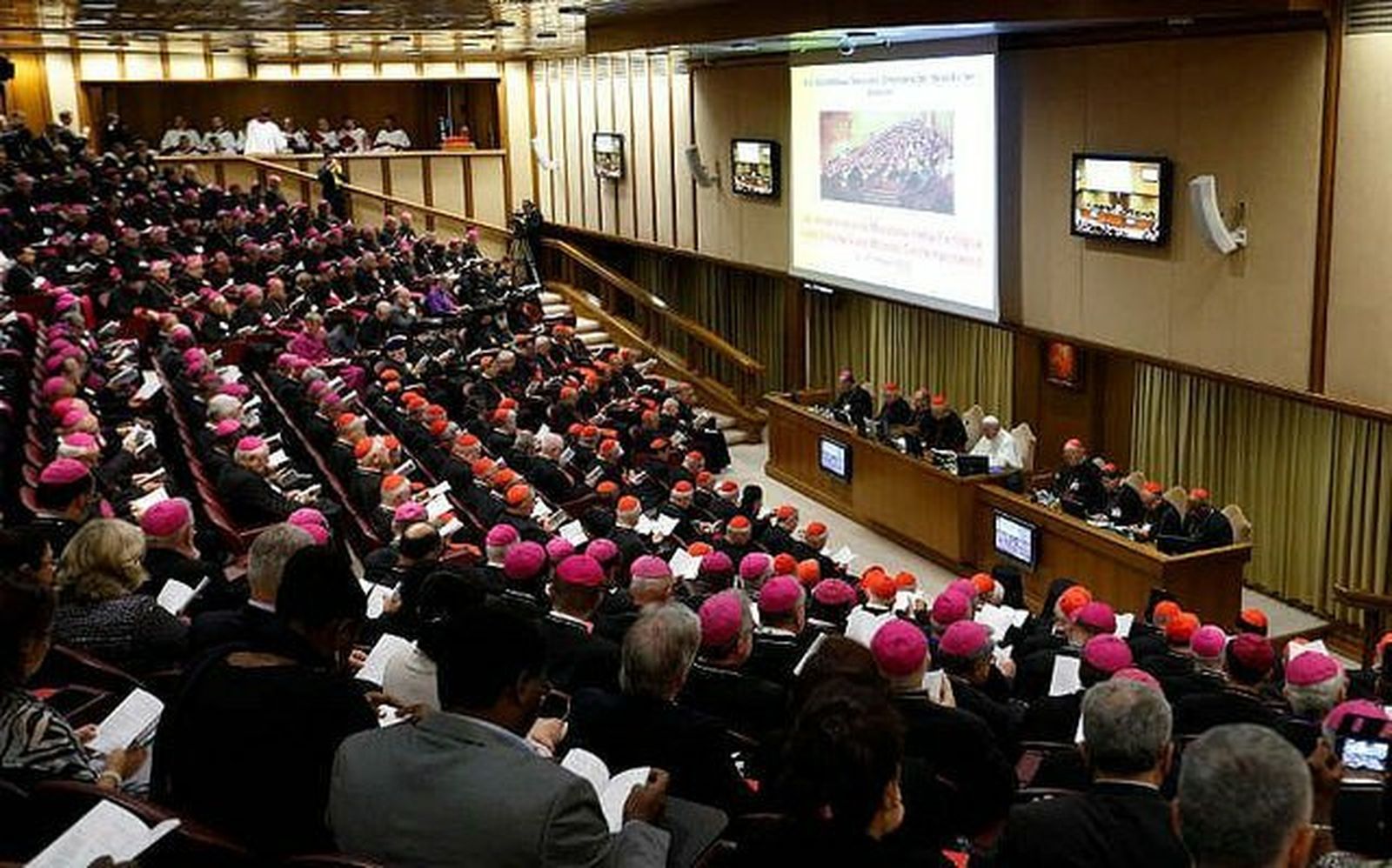 Sesión del sínodo de los jóvenes