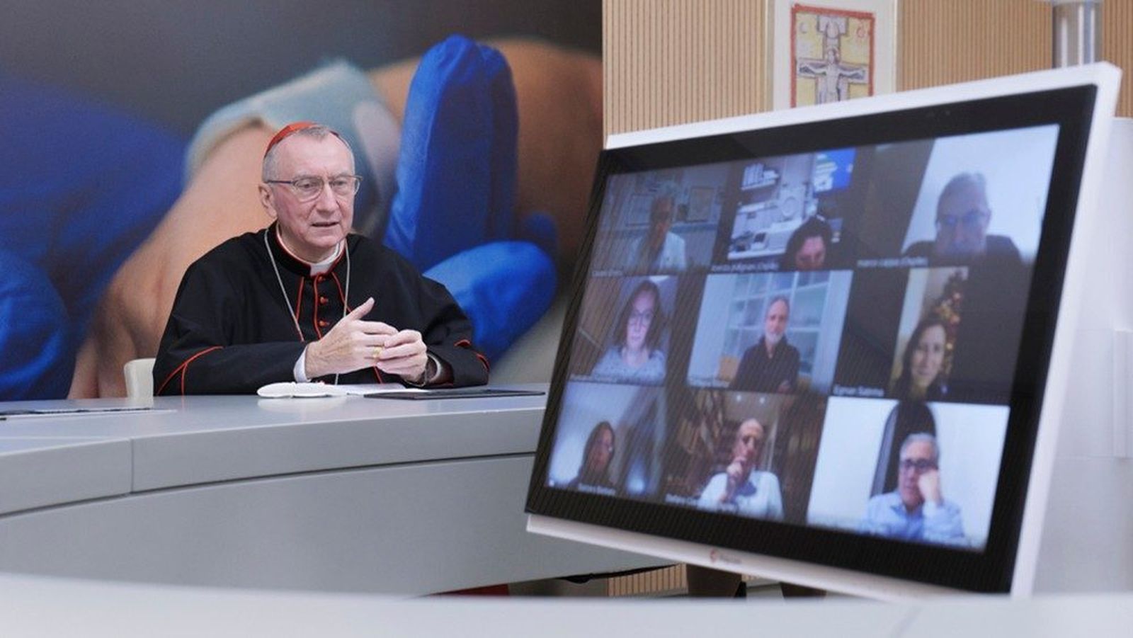 Parolin lleva saludos y abrazos del Papa al Bambino Gesù
