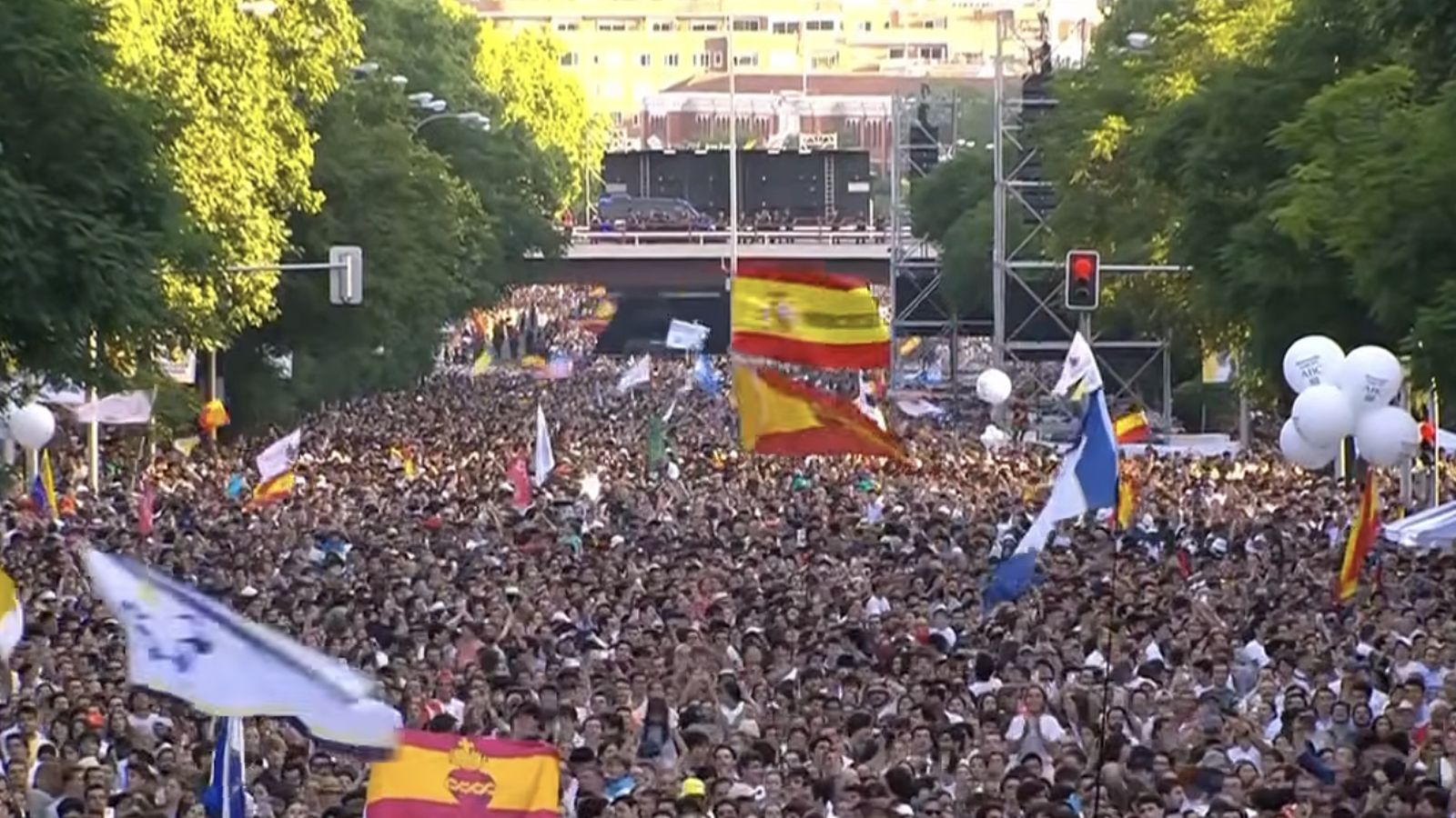 Una marea de gente en Castellana