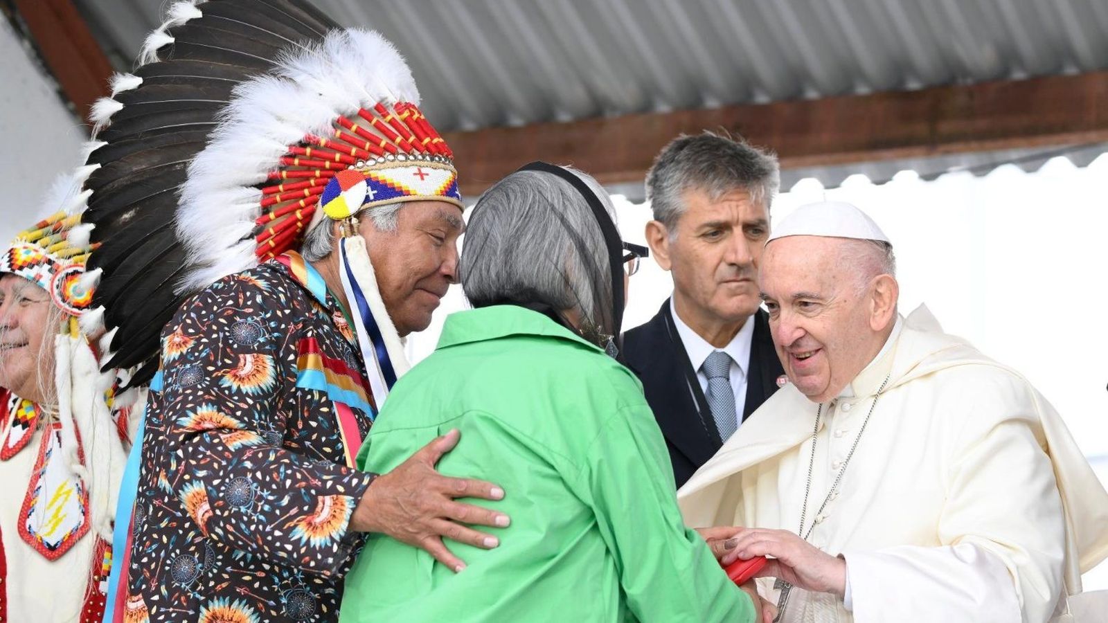 El Papa, con indígenas durante su viaje a Canadá