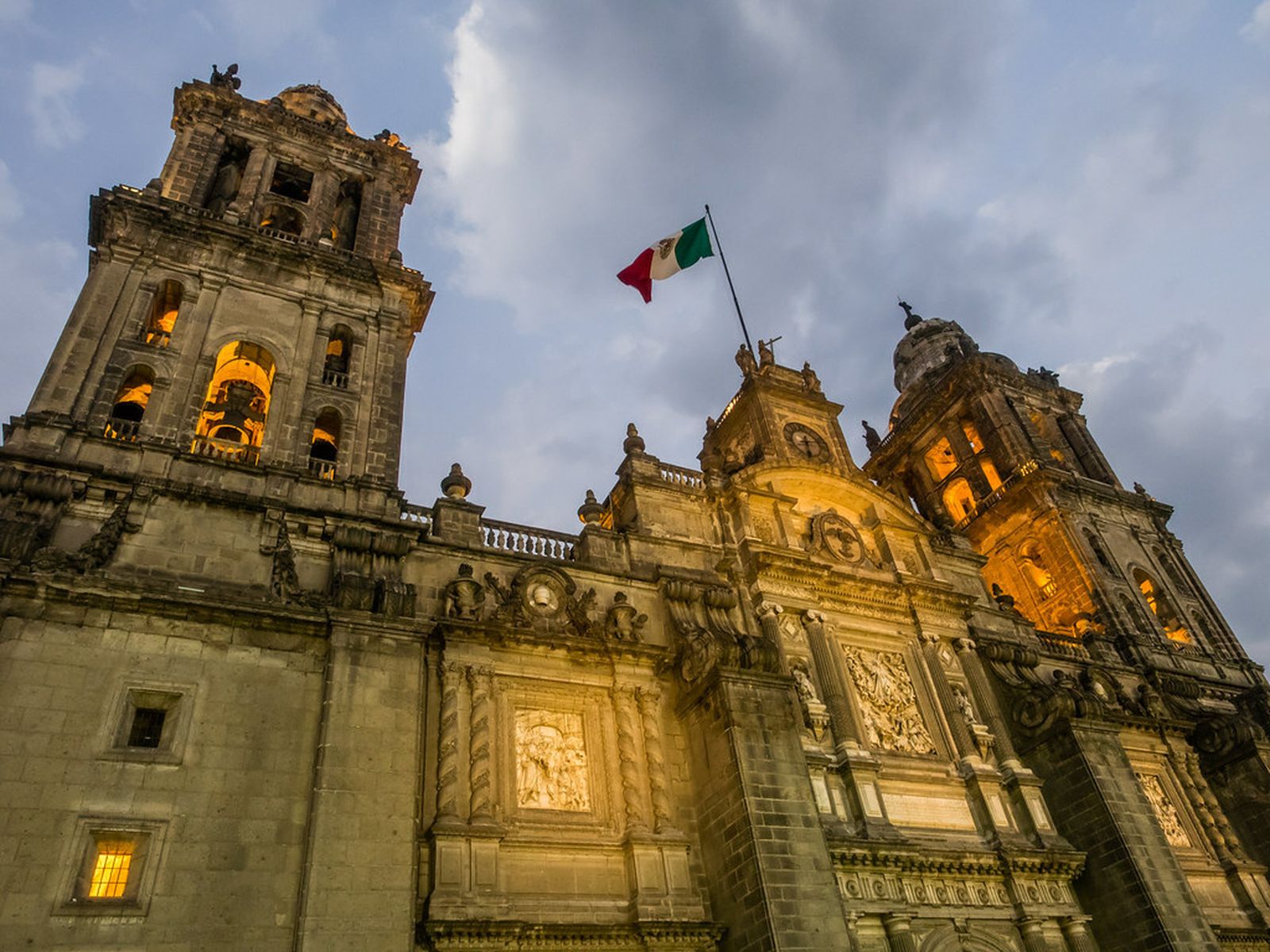 Arquidiócesis asume control de finanzas