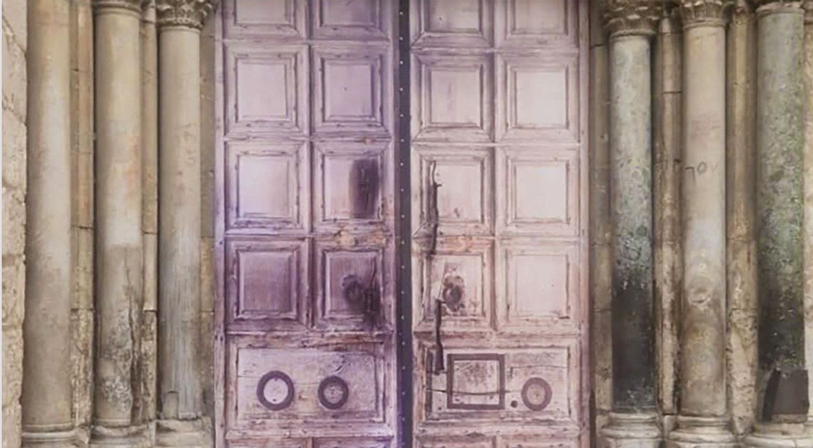 El santo sepulcro cerrado