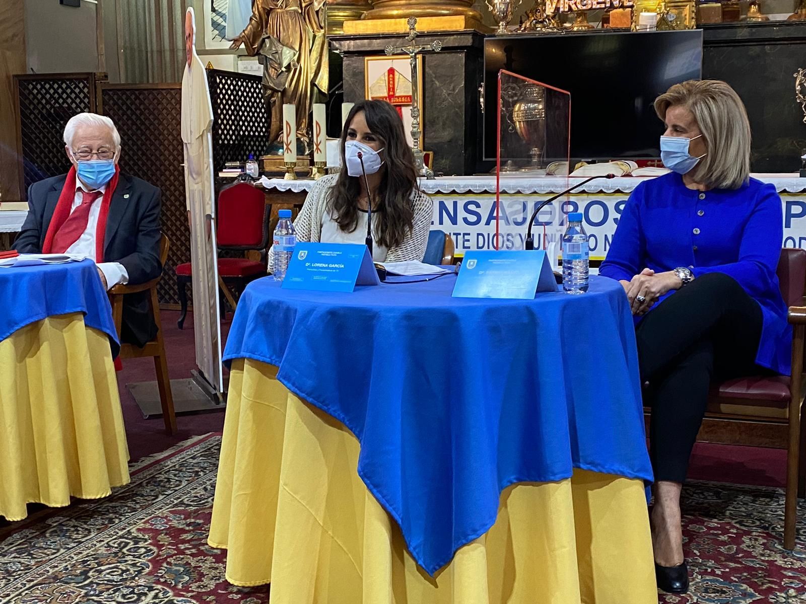 El padre Ángel, Lorena García y Fátima Báñez