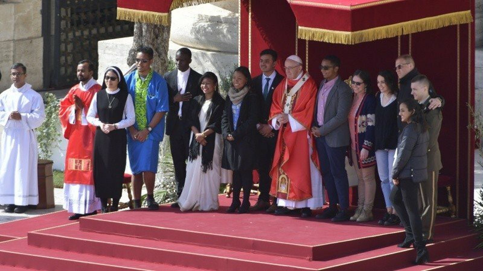 Papa y jóvenes del Presínodo